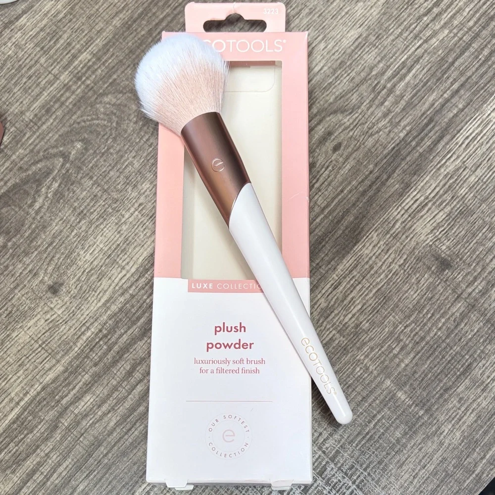 🌹5 for $25🌹EcoTools Plush Powder Brush
